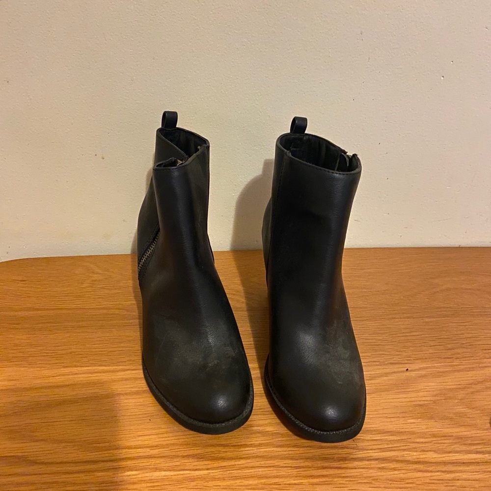 Attention boots